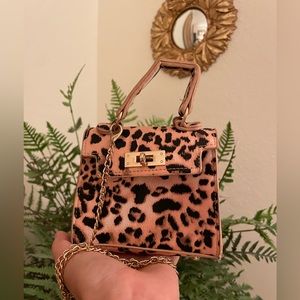 PRETTY LITTLE THING - Micro Mini Cheetah Purse with Chain Strap